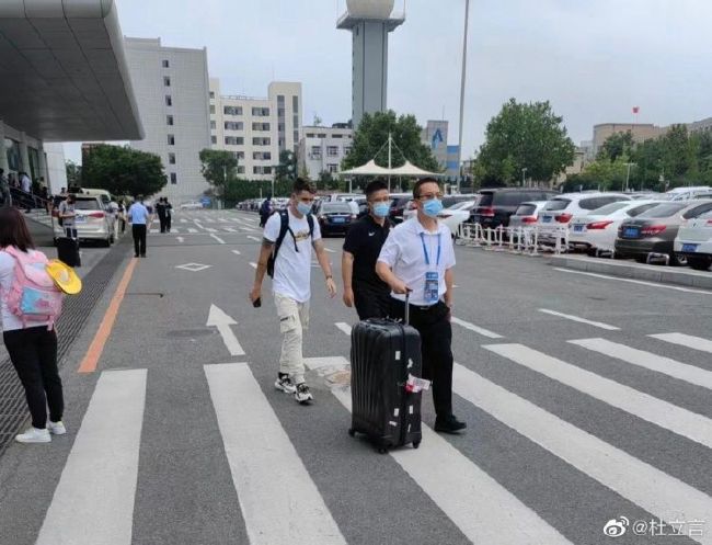 带着浑身的伤病和忿忿不服的愁闷表情，布罗根被职业橄榄球“侠客队”解雇了。固然布罗根为重返球队和追求经济补偿找过球队的老板惠勒夫人和职业律师柯什，但获得的成果倒是双双的谢绝。因而，被赶出球队的布罗根当即堕入了经济拮据乃至面对破产的边沿。此时，杰克找到布罗根并以三万美元作为酬劳让布罗根帮他寻觅一个叫杰西的女孩。杰克是“宫殿”酒吧的老板，和惠勒夫人的女儿杰西有过一段爱情，而杰西之所以抛却优胜的糊口前提，选择阔别妈妈和杰克是由于持久的家庭缘由。一个偶尔的机遇，布罗根找到了杰西并在杰西栖身的小岛上和杰西相爱了。就在两小我过着世外桃源般的幸福恋爱糊口时，球队原主锻练萨利找到了他们。身为伴侣但不明本相的萨利本想好好教训一番布罗根并劝他返回球队加入角逐，谁知杰西却掉手开枪将萨利打死。萨利身后，杰西那时就跑了，等布罗根处置完萨利的尸身回到城里找到杰克时，让布罗根意想不到的是，杰西竟然呈现在杰克的身旁，并且杰克已知道产生在森林小岛上的一切工作。为了从布罗根身旁完全夺回杰西，杰克设下圈套让布罗根往柯什的办公室盗取一份文件，成果文件没偷着，布罗根却发现柯什已被人杀死在浴室里。在柯什事务所人员伊迪的帮忙下，布罗根克服了杰克派来的杀手并拿到了一份记实着惠勒和本在球员之间从事金钱买卖的奥秘文件。直到此时，布罗根才知道这此中的利害关系。本来，惠勒和本是杰克的幕后农户，杰克只是摆在前面的一个棋子，而经营俱乐部也只是一个表象，真实的好处是和镇长勾搭起来与环保主义者和计划委员会进行较劲并获得“惠勒峡谷”的地盘开辟权。布罗根以文件相威胁把本约到了“惠勒峡谷”的一个山头儿上。坚持当中，本为了保全本身的好处而将杰克推了出来。就在末路羞成怒的杰克筹办向布罗根开枪时，和本一路上山的杰西争先开枪打死了杰克。终究，在杰西的哀告下，本放过了布罗根并和布罗底子告竣了和谈。“惠勒峡谷”开工奠定那天，布罗根呈现在惠勒夫人的庆贺现场。但是，遗憾的是，在本的眼前，布罗根和杰西之间只能是持久的相对凝睇。